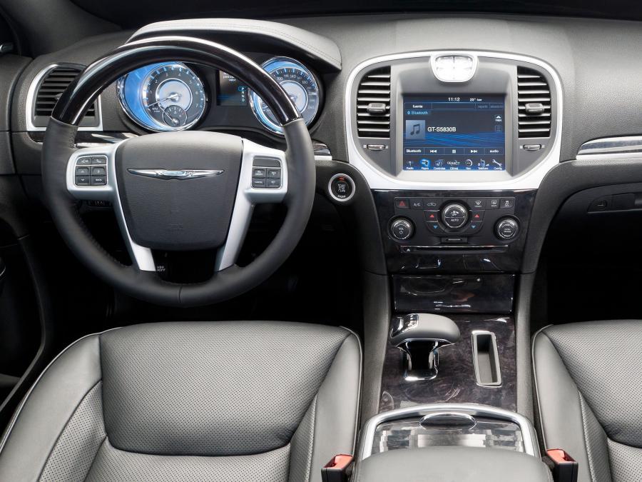  Chrysler 300C 2012 года  (фото 6 из 16)